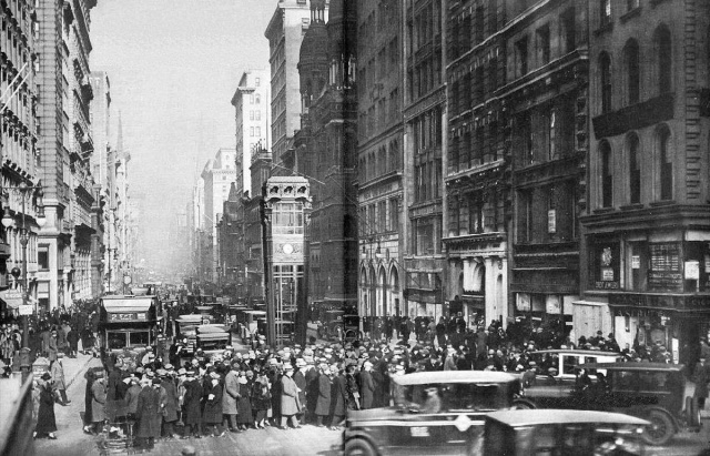 fifth-avenue-at-42nd-street-new-york-1926